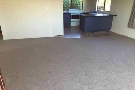 Photo of property in 28 Chilcott Road, Henderson, Auckland, 0612