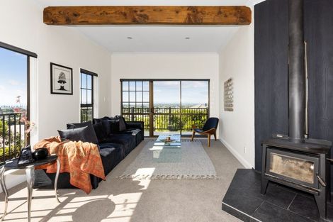 Photo of property in 25 Enfield Road, Hospital Hill, Napier, 4110