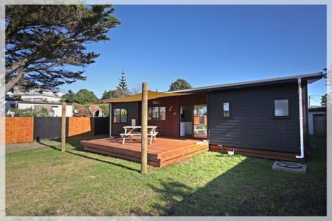 Photo of property in 6 Dustin Street, Foxton Beach, Foxton, 4815