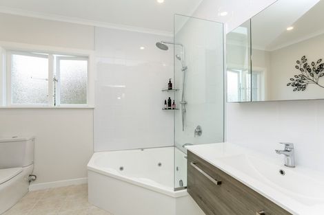 Photo of property in 204a Tukapa Street, Westown, New Plymouth, 4310