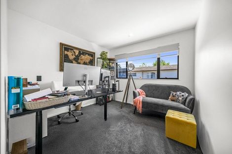 Photo of property in 25f Oteha Valley Road, Northcross, Auckland, 0632