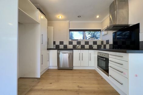 Photo of property in 2/49 Archers Road, Hillcrest, Auckland, 0629