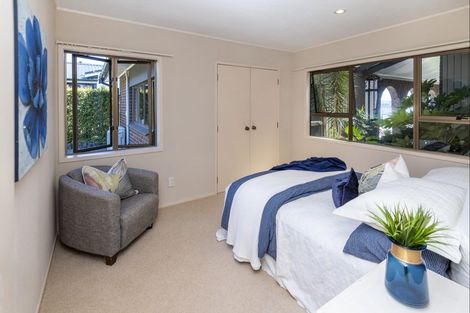 Photo of property in 5 Falstaff Place, Half Moon Bay, Auckland, 2012