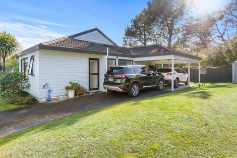 Photo of property in 9 Wyatt Place, Glendene, Auckland, 0602