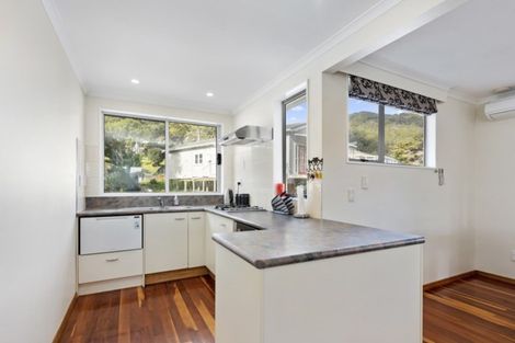 Photo of property in 102 Horoeka Street, Stokes Valley, Lower Hutt, 5019
