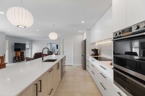 Photo of property in 1 Corsica Court, Fitzherbert, Palmerston North, 4410