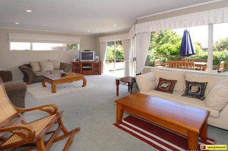 Photo of property in 15 Goldfinch Rise, Unsworth Heights, Auckland, 0632