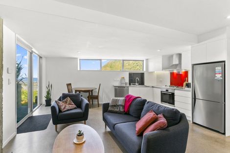 Photo of property in 6 Owhiro Bay Parade, Island Bay, Wellington, 6023