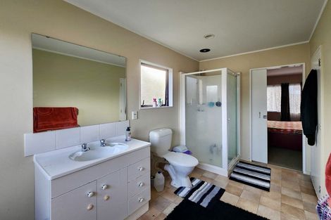 Photo of property in 9 Killygordon Place, Massey, Auckland, 0614