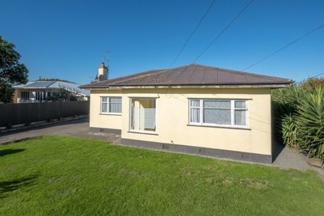 Photo of property in 2 Collins Street, Hawera, 4610