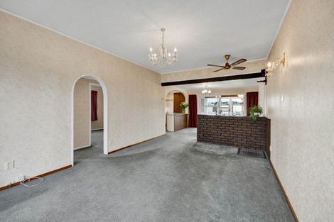 Photo of property in 81 Omata Road, Marfell, New Plymouth, 4310