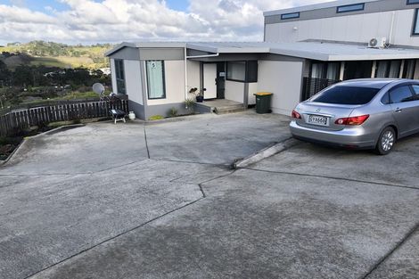 Photo of property in 25 Whangaparaoa Road, Red Beach, 0932