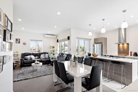 Photo of property in 77 Grove Road, Papakura, 2110