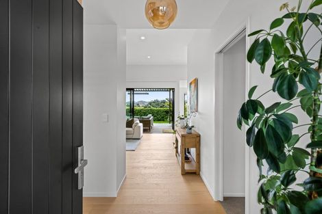 Photo of property in 14 Odlin Lane, Red Beach, 0932