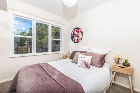 Photo of property in 4 Westleigh Way, Newlands, Wellington, 6037