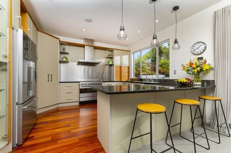 Photo of property in 23 George Deane Place, Greenhithe, Auckland, 0632
