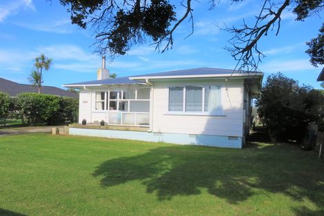 Photo of property in 30 Sea View Road, Baylys Beach, Dargaville, 0377