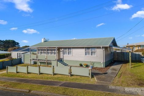 Photo of property in 4 Glenn Street, Castlecliff, Whanganui, 4501