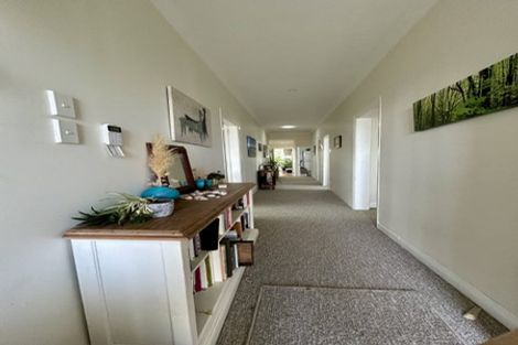 Photo of property in 13 Marine Parade, Eastbourne, Lower Hutt, 5013