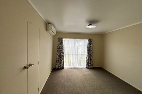 Photo of property in 52 Kurnell Drive, Botany Downs, Auckland, 2010