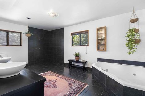 Photo of property in 424 Tararua Road, Levin, 5571