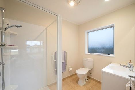 Photo of property in 86 Guildford Drive, Paraparaumu, 5032