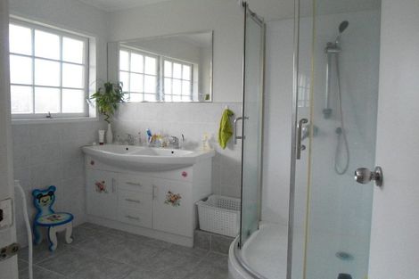 Photo of property in 24 Whiteacres Drive, Sunnyhills, Auckland, 2010