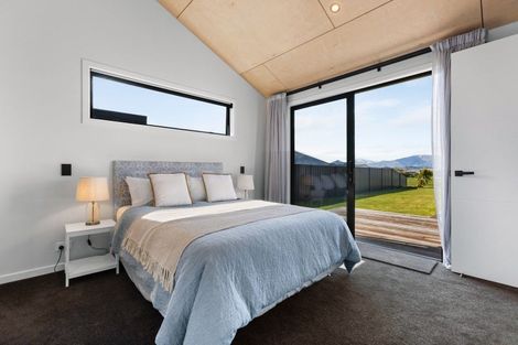 Photo of property in 3 Pepperwood Green, Albert Town, Wanaka, 9305