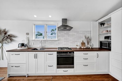 Photo of property in 9 Mayfair Place, Westown, New Plymouth, 4310