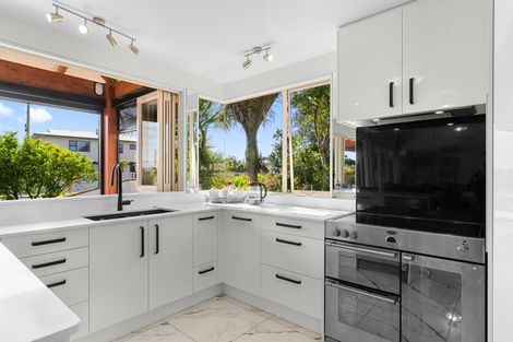 Photo of property in 141 Marsden Bay Drive, One Tree Point, 0118