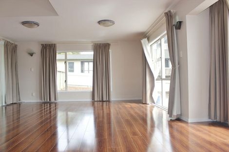 Photo of property in 1/32a Bronzewing Terrace, Unsworth Heights, Auckland, 0632