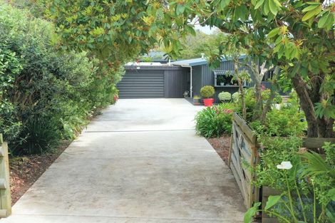 Photo of property in 13 Marlin Place, Whiritoa, Whangamata, 3691