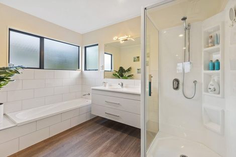 Photo of property in 5 Hanly Close, West Harbour, Auckland, 0618