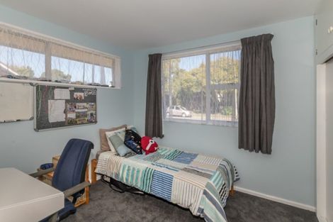 Photo of property in 7 Saunders Place, Redwood, Christchurch, 8051