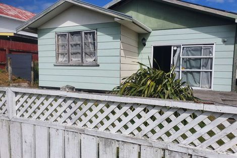 Photo of property in 28 Kowhai Street, Castlecliff, Whanganui, 4501