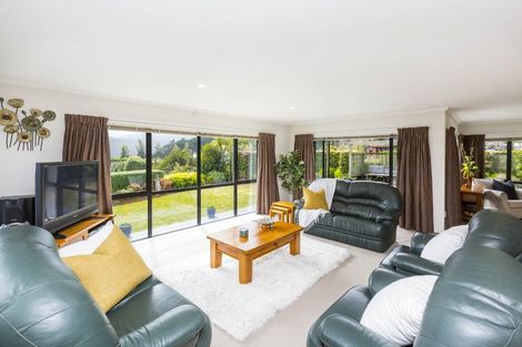Photo of property in 22 Jade Crescent, Timberlea, Upper Hutt, 5018