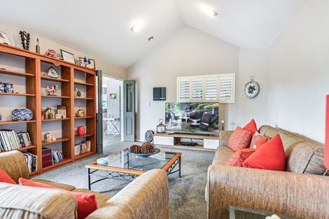 Photo of property in 4 Harrogate Place, Grandview Heights, Hamilton, 3200