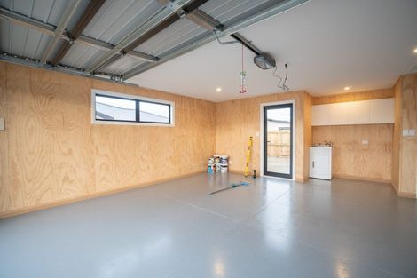 Photo of property in 77 Johnstone Drive, Fitzherbert, Palmerston North, 4410