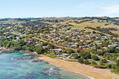 Photo of property in 2 Seaview Road, Cable Bay, 0420