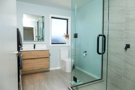 Photo of property in 31 Boeing Way, Newlands, Wellington, 6037