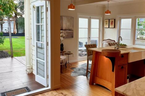 Photo of property in 2 Glade Place, Birkenhead, Auckland, 0626