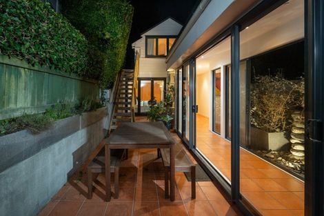 Photo of property in 19 Shannon Street, Mount Victoria, Wellington, 6011