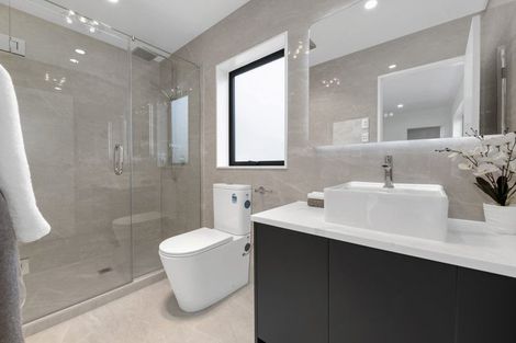 Photo of property in 8 Pineview Drive, Rosehill, Papakura, 2113