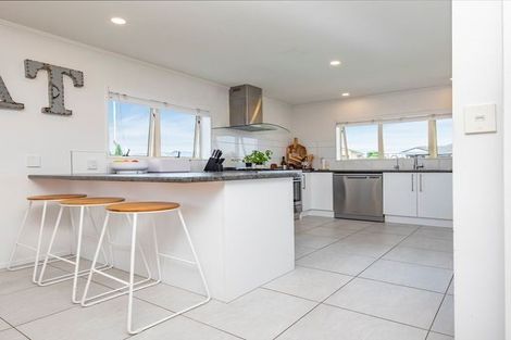 Photo of property in 19 Merlot Heights, Huapai, Kumeu, 0810