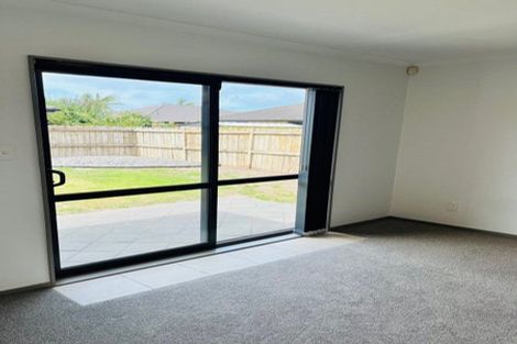 Photo of property in 25 Grabella Place, Papamoa Beach, Papamoa, 3118