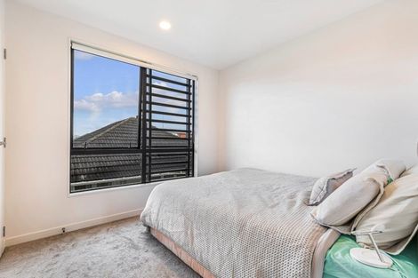 Photo of property in 5/3 Beach Road, Te Atatu Peninsula, 0610