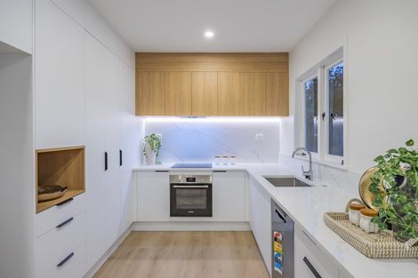 Photo of property in 255 Glenfield Road, Hillcrest, Auckland, 0627