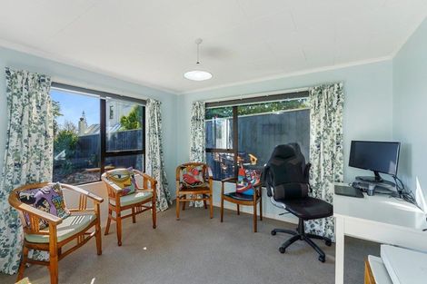 Photo of property in 10 Winara Avenue, Waikanae, 5036