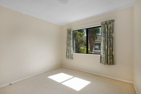 Photo of property in 58 Albatross Close, Whitby, Porirua, 5024