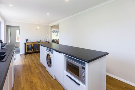 Photo of property in 32 Heretaunga Square, Silverstream, Upper Hutt, 5019